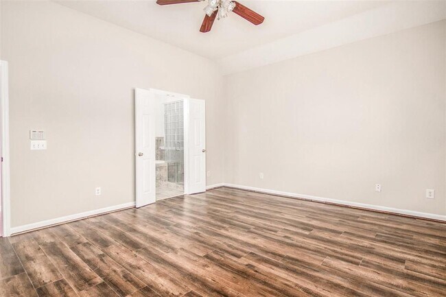 Building Photo - 20719 Medallion Pointe Dr