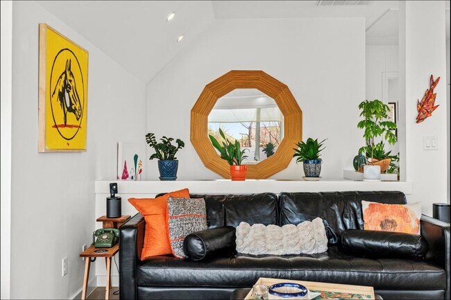 Building Photo - 1608 Ravey St