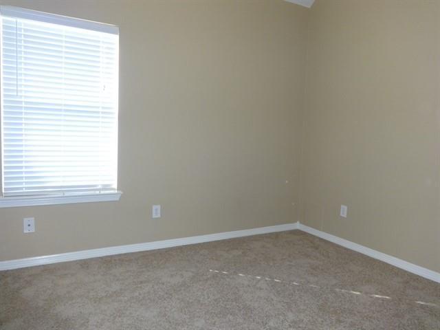 Building Photo - 2225 Highland Hills Dr