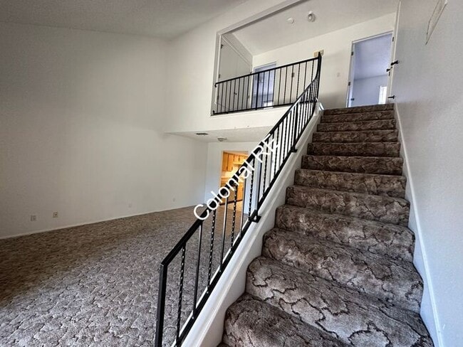Building Photo - Spacious 3 bedroom 2 bathroom townhouse for rent. Fireplace in living area, washer/dryer hookups,...