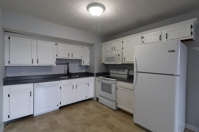Building Photo - 209 Coburn Dr