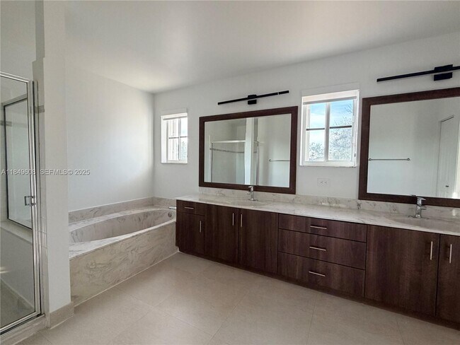 Building Photo - 1570 Elm Grove Rd