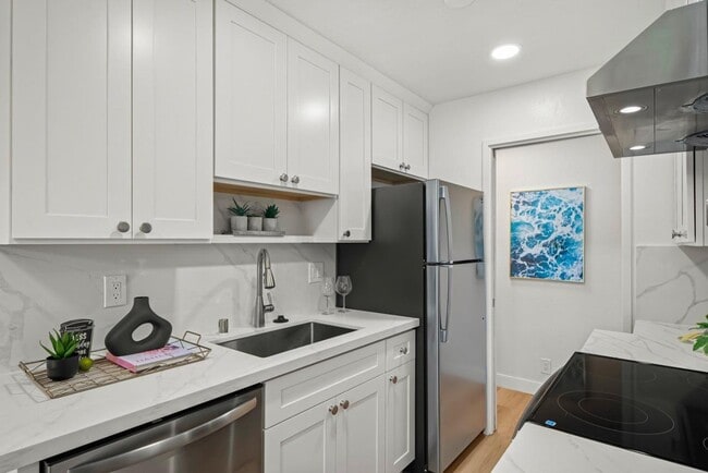 Building Photo - 280 Easy St