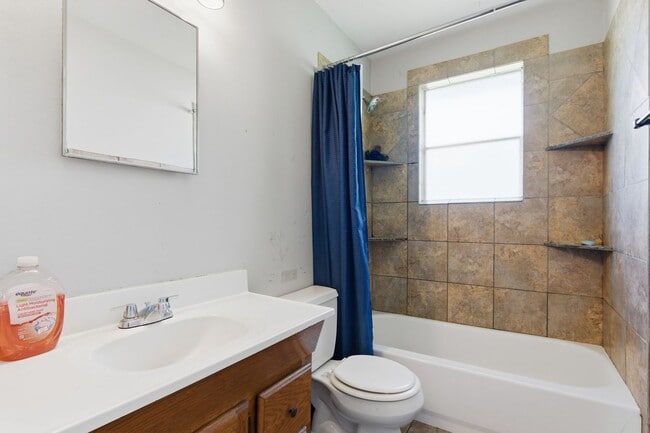 Building Photo - Charming 2b/1b Home in Old Hickory