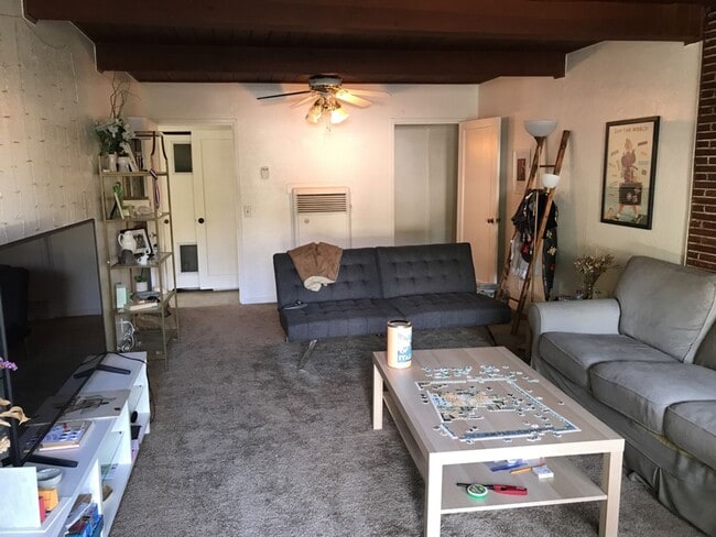 Building Photo - 2 bedroom in Central Davis available for J...