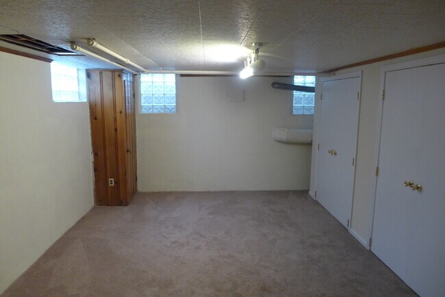 Building Photo - 300 Woodbourne Ave