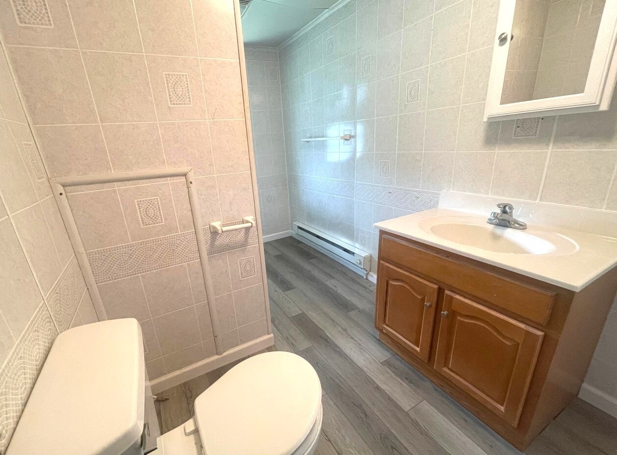 Building Photo - 87 Pine St