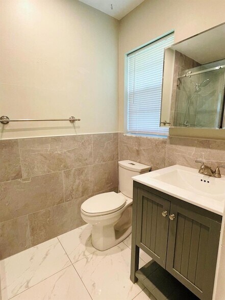 Building Photo - 612 Hummingbird Ln