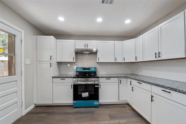 Building Photo - 12731 Retreat Trail