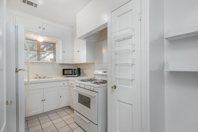 Building Photo - 6032 Marquita Ave