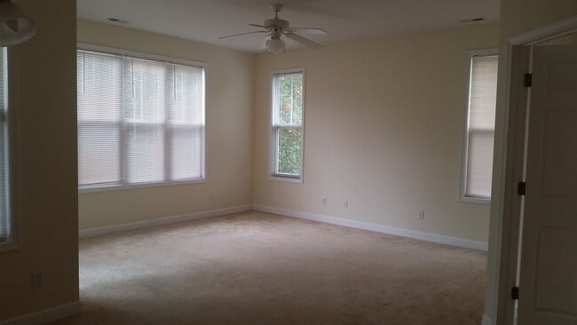 Building Photo - 108 Azalea Dr