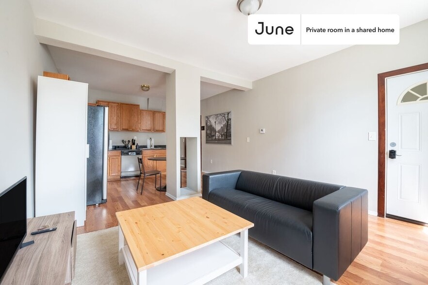 Building Photo - Room in Shared 4 bed/1 bath home