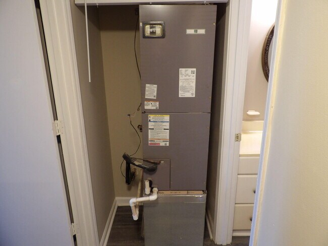 Building Photo - 434 Harrodswood Rd