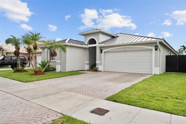 Building Photo - 13925 SW 155th Ct