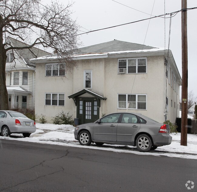 Primary Photo - 923-925 Taylor Ave