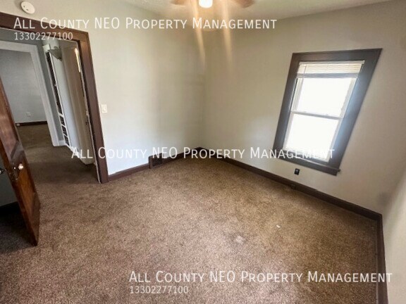 Building Photo - Cozy 2-Bedroom with Ample Storage and Char...