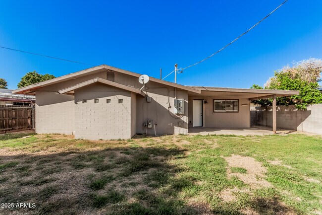 Building Photo - 2409 W Cortez Ave