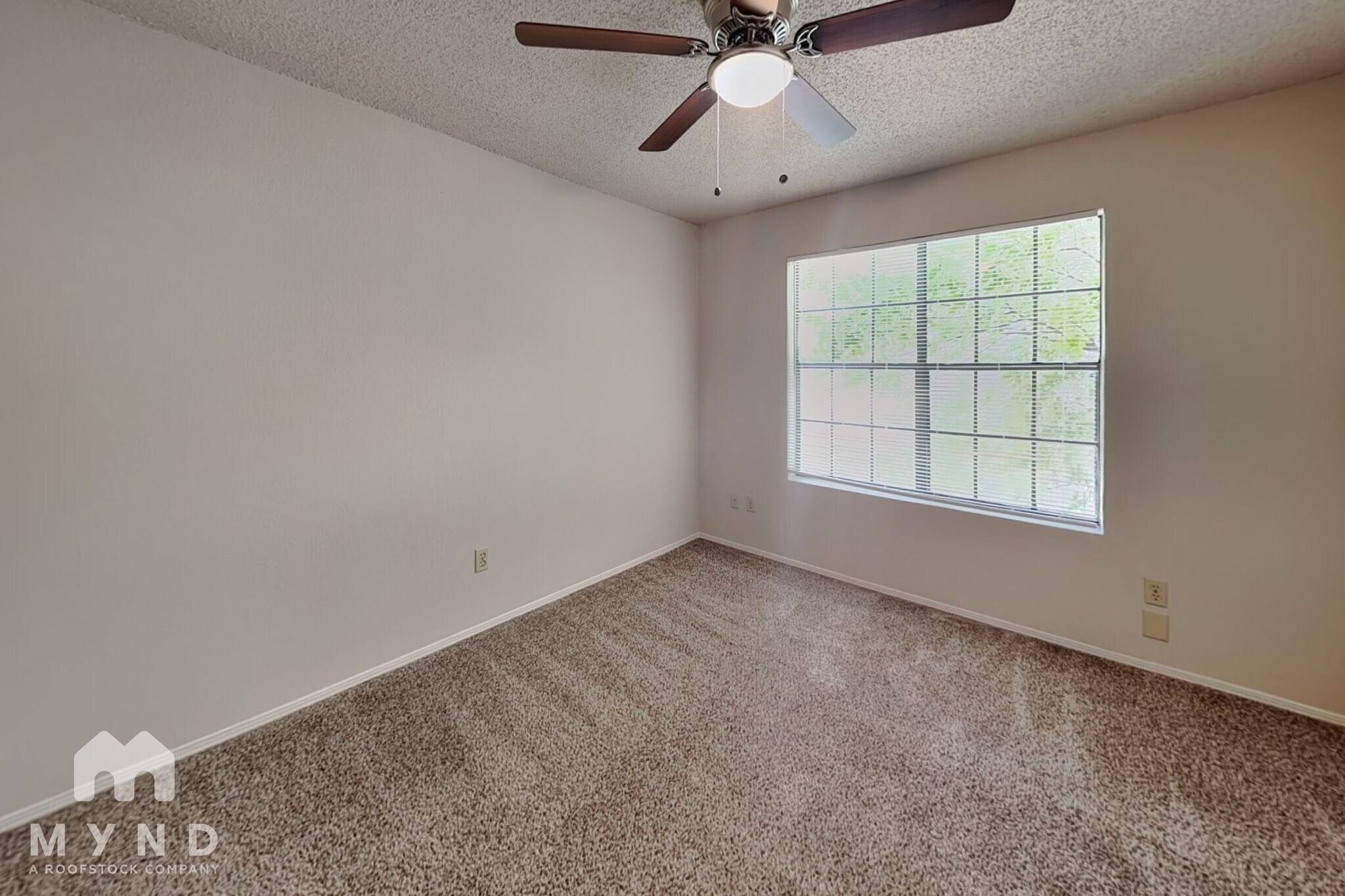 Building Photo - 2214 Creekside Ln