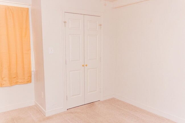 Building Photo - Located Near Regency Mall- A MUST See!