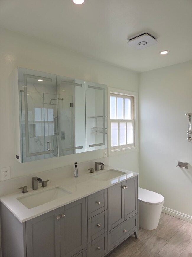 Building Photo - 4 Bedroom 2 baths remodeled home