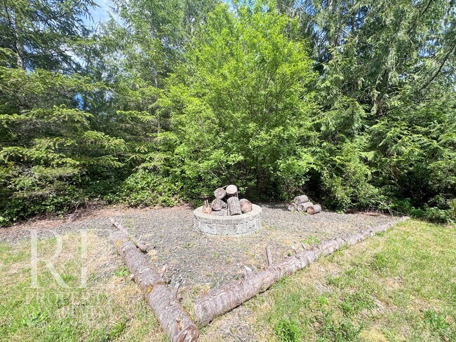 Building Photo - Bright & Spacious Split-Level Home with Gourmet Kitchen, Skylight & Expansive Yard