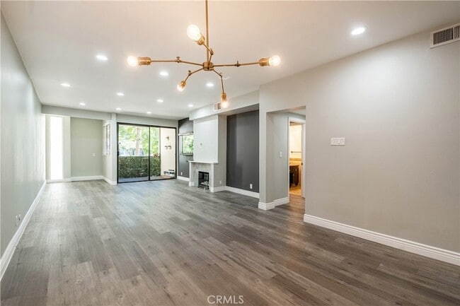 Building Photo - 1305 N Columbus Ave