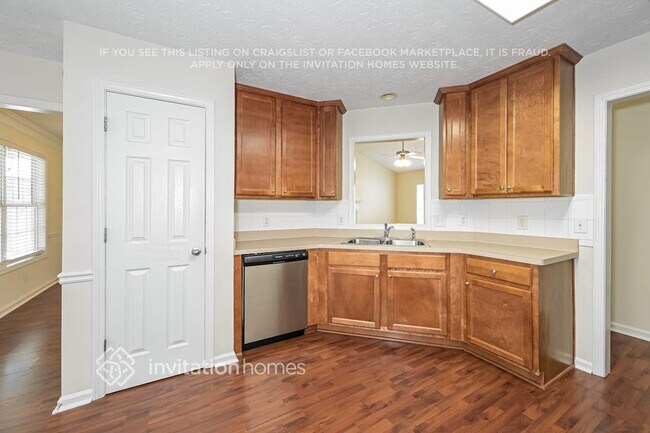 Building Photo - 555 Wellington Ln