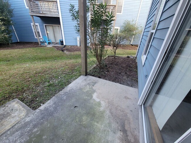 Building Photo - Renovated first floor condo with community...