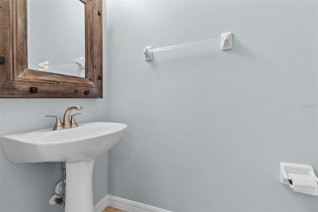 Building Photo - 3372 Covered Bridge Dr E