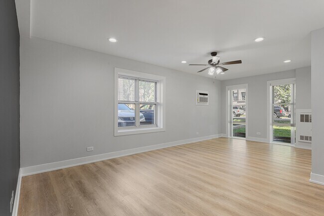 Building Photo - 1303 W Estes Ave