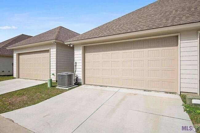 Building Photo - 1427 Pelican Club Dr