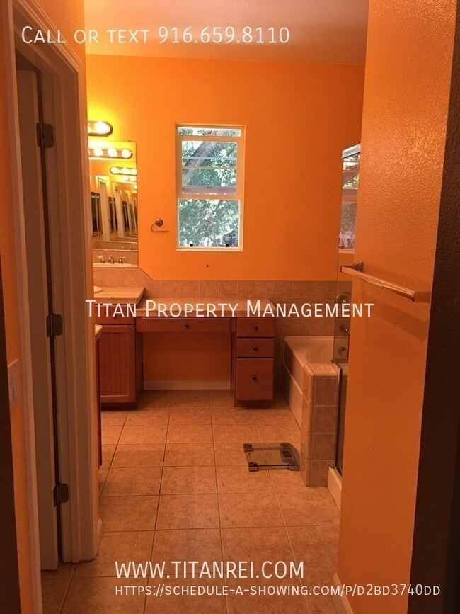 Building Photo - 8144 Crystal Walk Cir