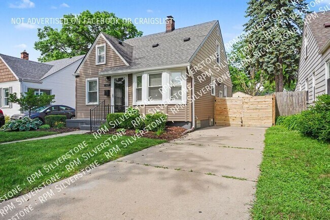 Building Photo - 1403 N Altadena Ave