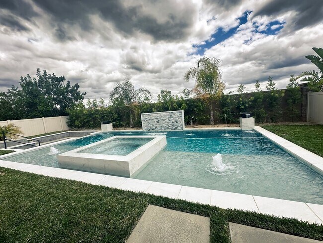 Building Photo - Spencer Crossing 5 Bedroom Modern Pool Home