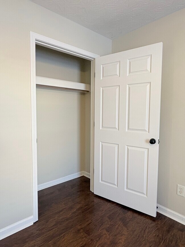 Building Photo - 401 Catalpa Cir