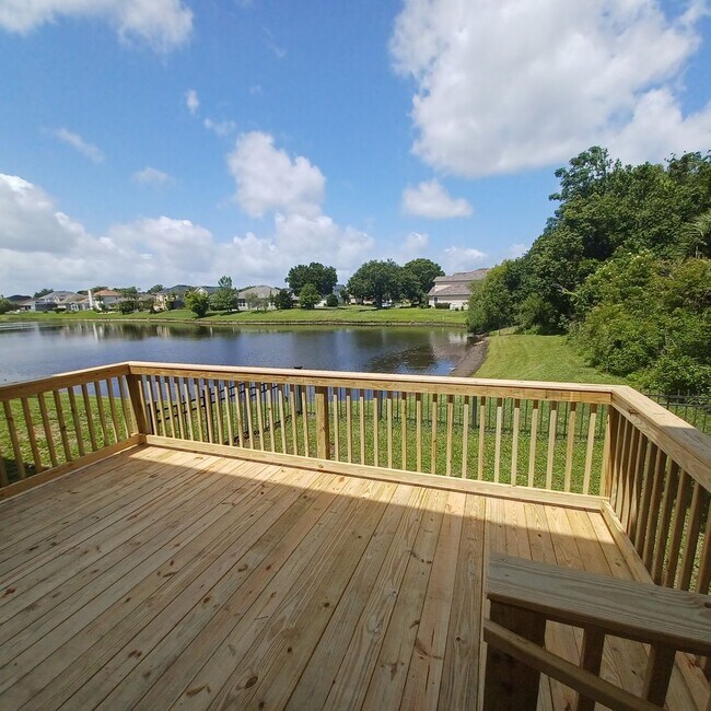 Building Photo - Gorgeous 3 BR 2 BA Lake View Rental