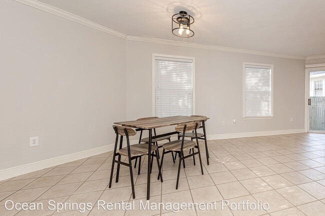 Building Photo - 2 br, 2.5 bath House - 1318 Beach Blvd #6