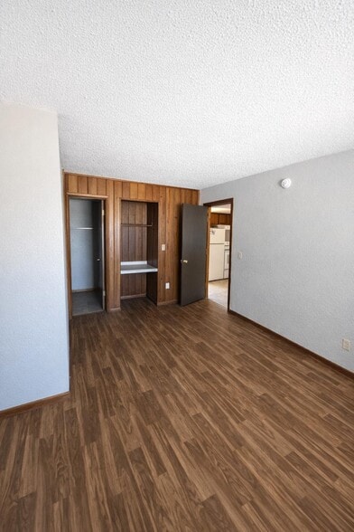 Building Photo - 902 E 5th St