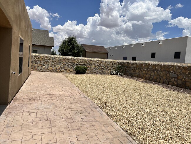 Building Photo - 3226 Hanoverian
