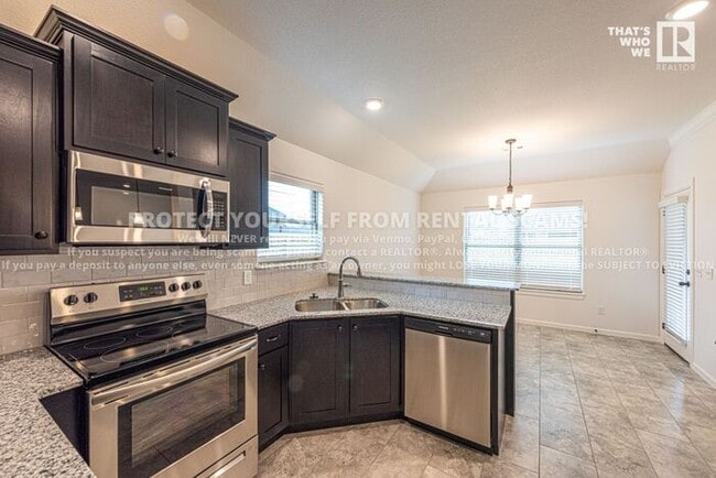 Building Photo - 205 Amber Ln