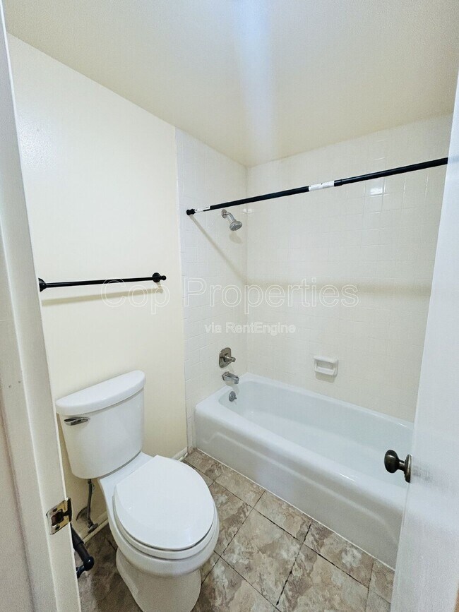 Building Photo - 3678 Hidden Dr