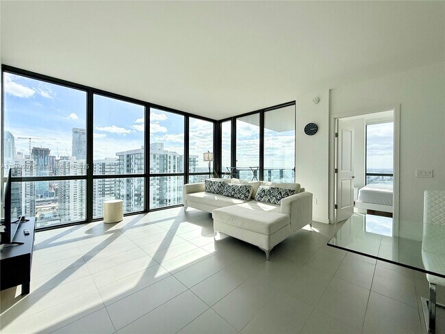 Building Photo - 1600 NE 1st Ave