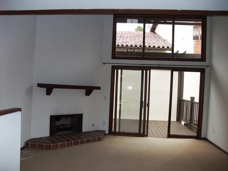 Building Photo - 8614 Villa La Jolla Dr