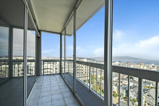 Building Photo - 2200 Sacramento St