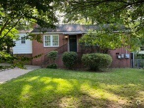 Building Photo - Adorable 3 Bedroom/2 Bath Home located in ...