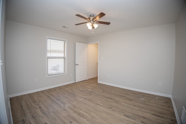 Building Photo - 834 El Dorado Dr