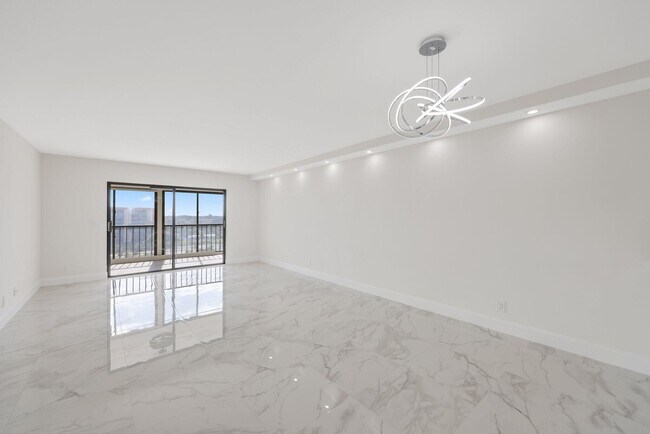 Building Photo - 7290 Kinghurst Dr