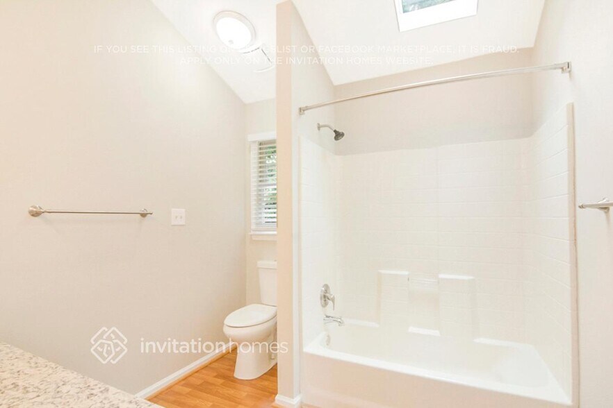 Building Photo - 8644 Swarthmore Dr