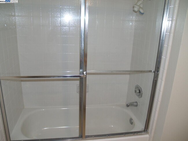 Building Photo - 515 Rolling Hills Ln