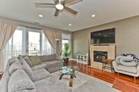 Building Photo - 2 bedroom in Chicago IL 60622